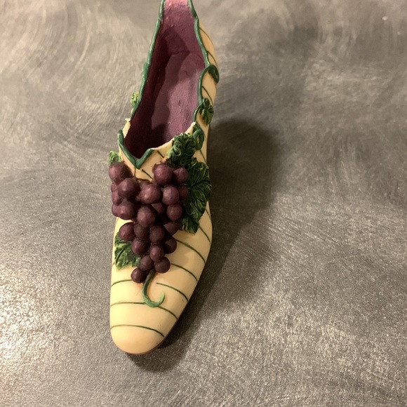 Gloria. Sandy  Lyman Clough  Shoe - Picture 2 of 5